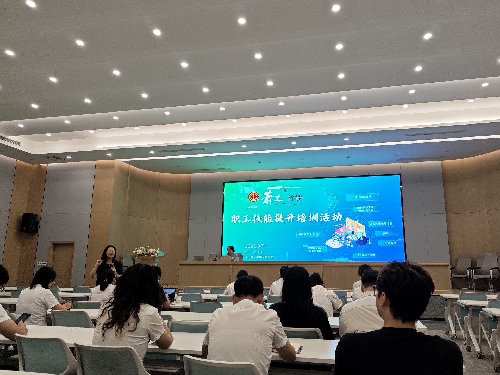 拥抱智能新时代|虎牙体育直播平台_虎牙（中国）
集团举办AI Agent专题培训